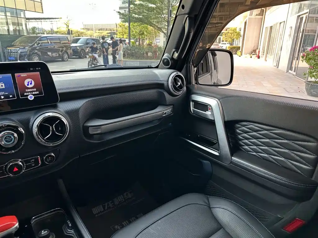 BAIC ORV Beijing Offroad BJ40 2023 2.0T Auto 4WD Urban Hunter Knight Edition фото 10