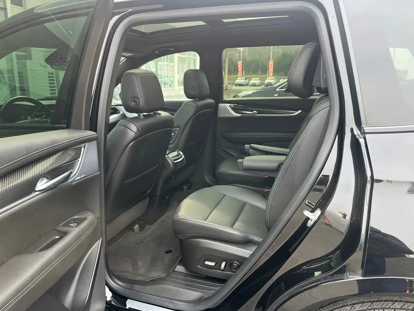 Cadillac XT6 2025 2.0T 6-Seater AWD Executive Black Label Edition фото 12