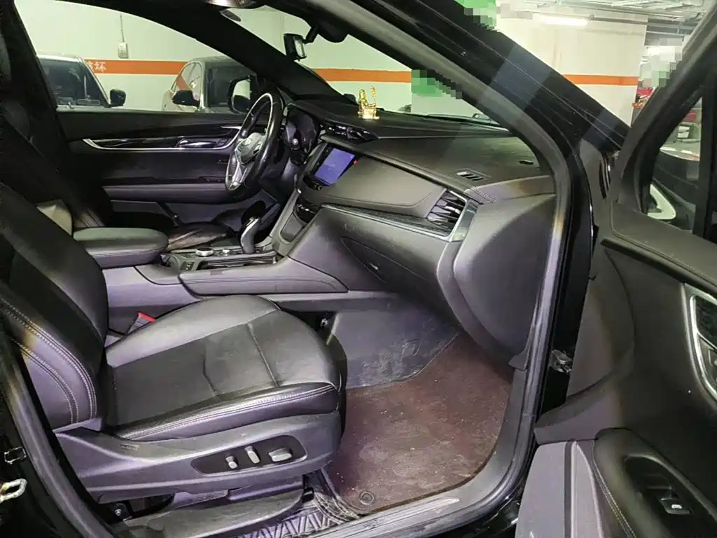 Photo 13 - Cadillac XT5