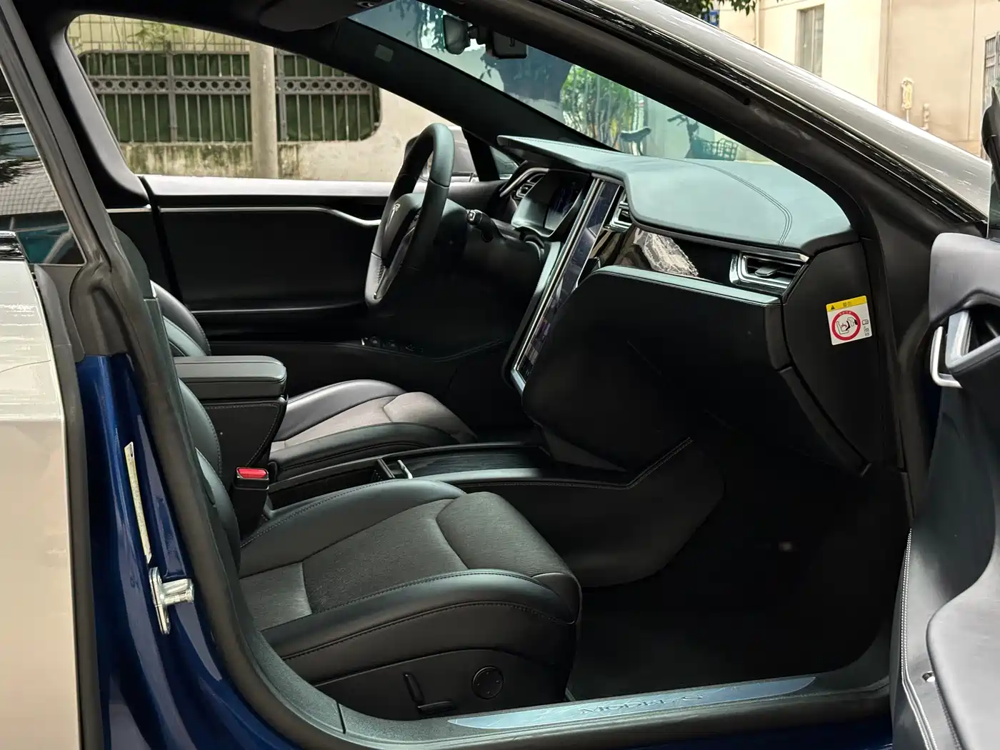 TESLA MODEL S