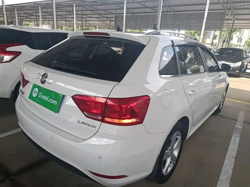 Volkswagen Lavida Tour 2017 1.6L Automatic Trend Edition фото 7