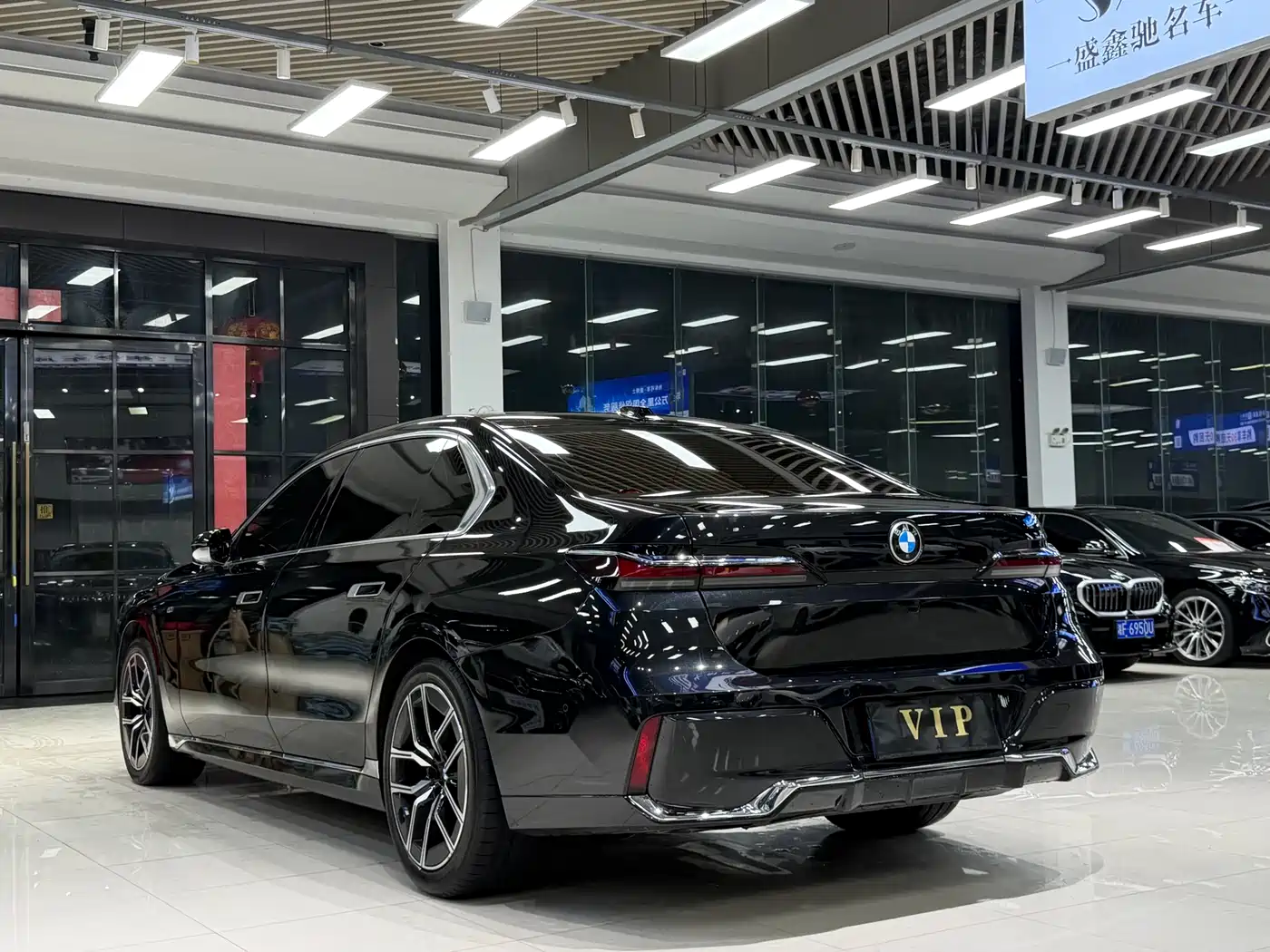 BMW 7 Series 2023 Model 735Li M Sport Package фото 7