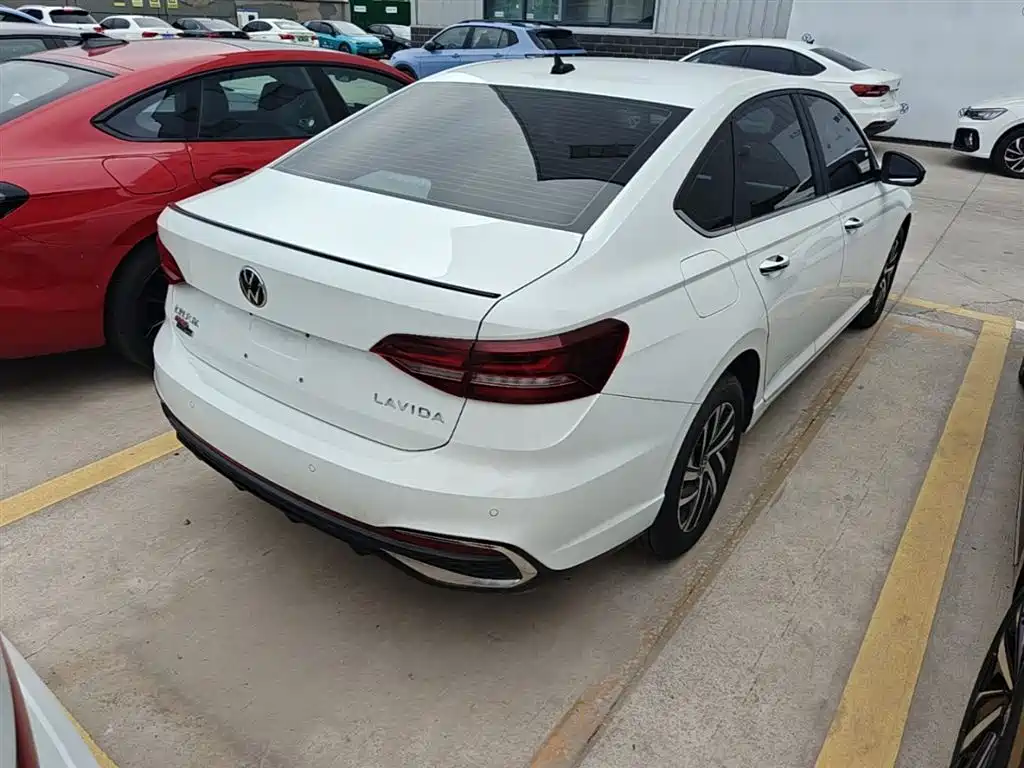 Volkswagen Lavida 2024 Model 300TSI DSG Starlight Leading Edition фото 7