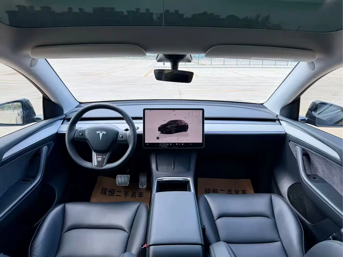 TESLA MODEL Y