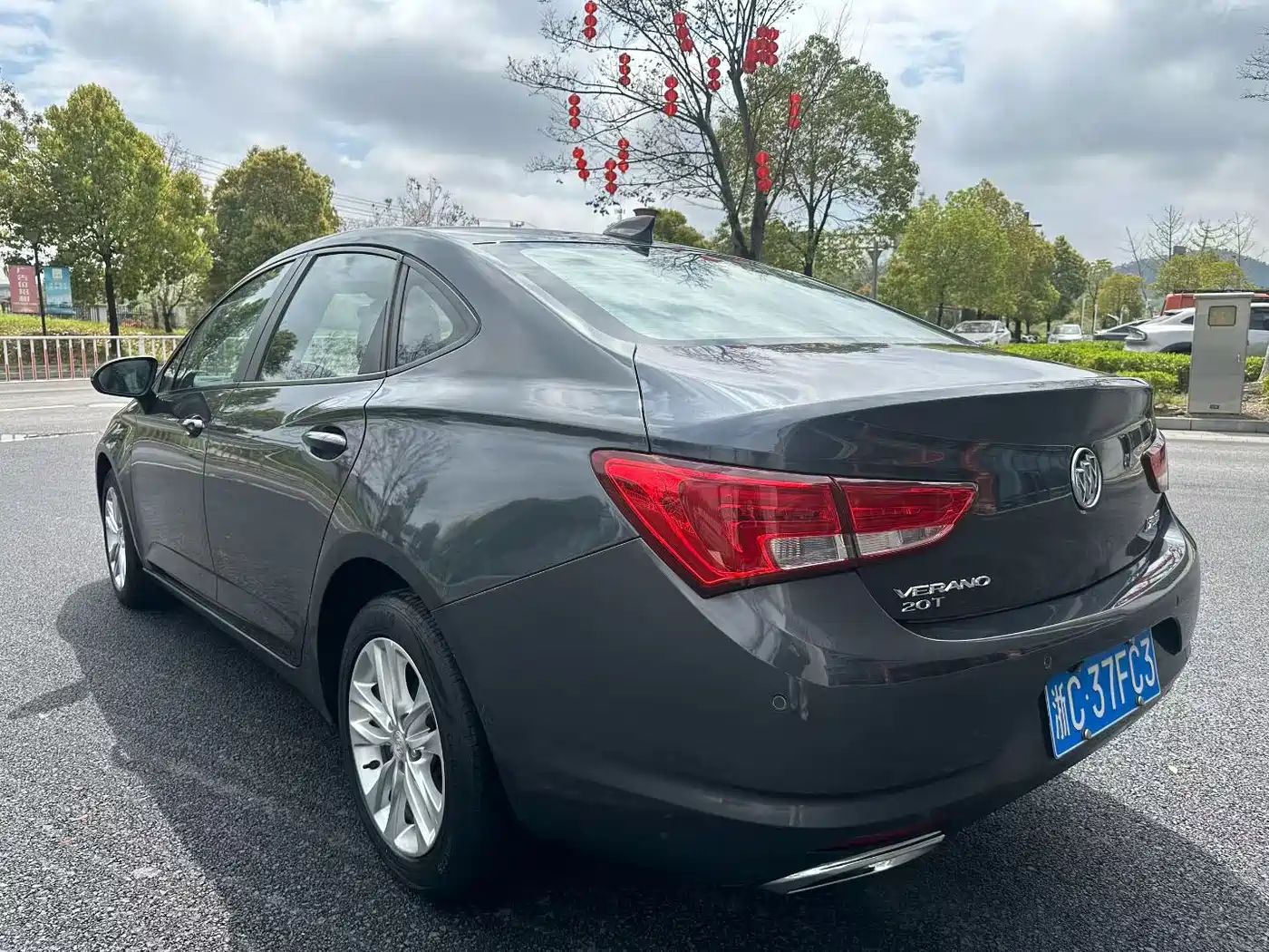 Buick Verano 2018 Sedan 20T Dual Clutch Leading фото 9