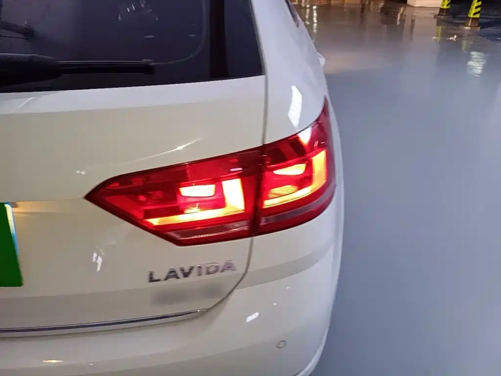 صورة 8 - Volkswagen Lavida Tour