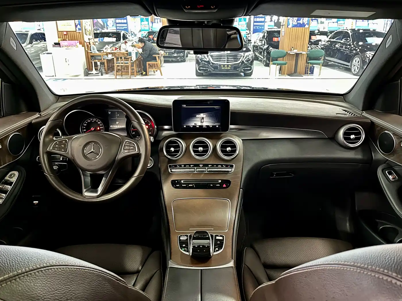 Mercedes-Benz GLC 2017 GLC 300 4MATIC Dynamic фото 13