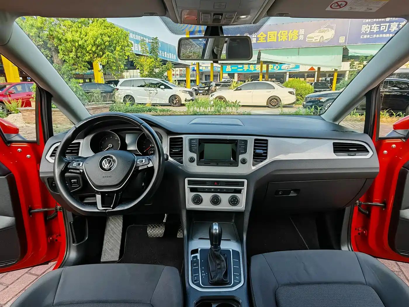 Volkswagen Golf Sportsvan 2016 230TSI Automatic Progressive фото 12