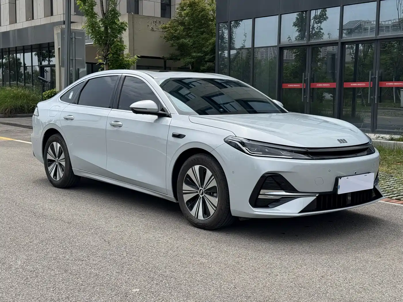 Geely Galaxy Galaxy A7 2025 EM-i 150km Explorer+ Edition фото 23