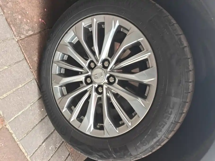 Photo 6 - Cadillac XT4