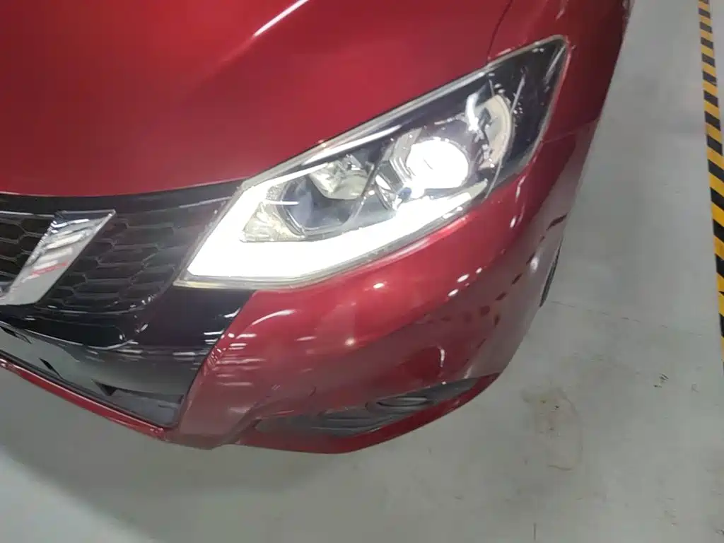 صورة 24 - Nissan Tiida