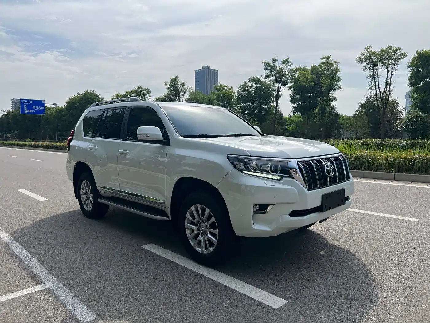 Toyota Prado 2018 3.5L Automatic TX-L Rear-mounted Spare Tire
