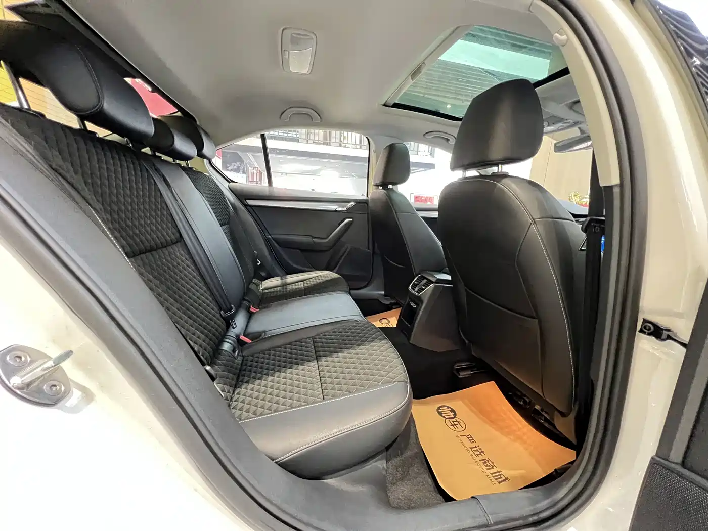 Škoda Octavia 2019 1.5L Automatic Smart Luxury China VI фото 9