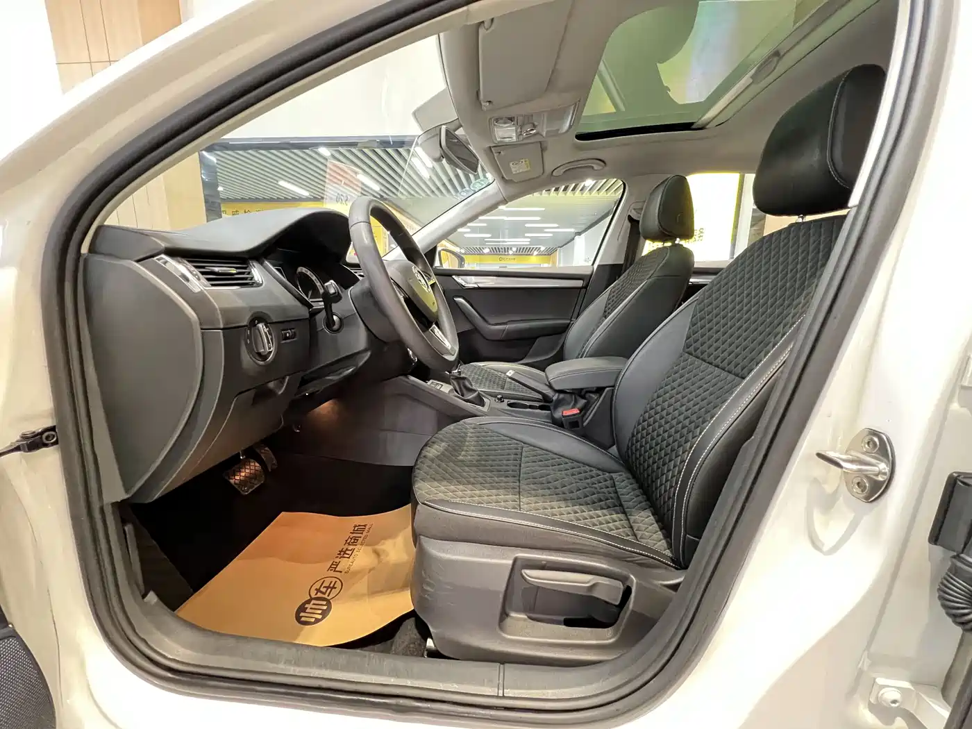 Škoda Octavia 2019 1.5L Automatic Smart Luxury China VI фото 7