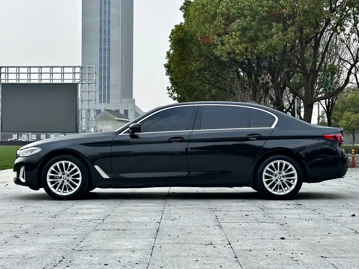 BMW 5-SERIES