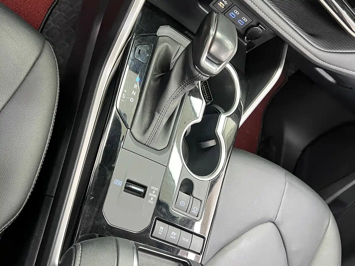 Toyota Highlander 2022 Model Dual Engine 2.5L 4WD Premium Edition 7-Seater фото 10