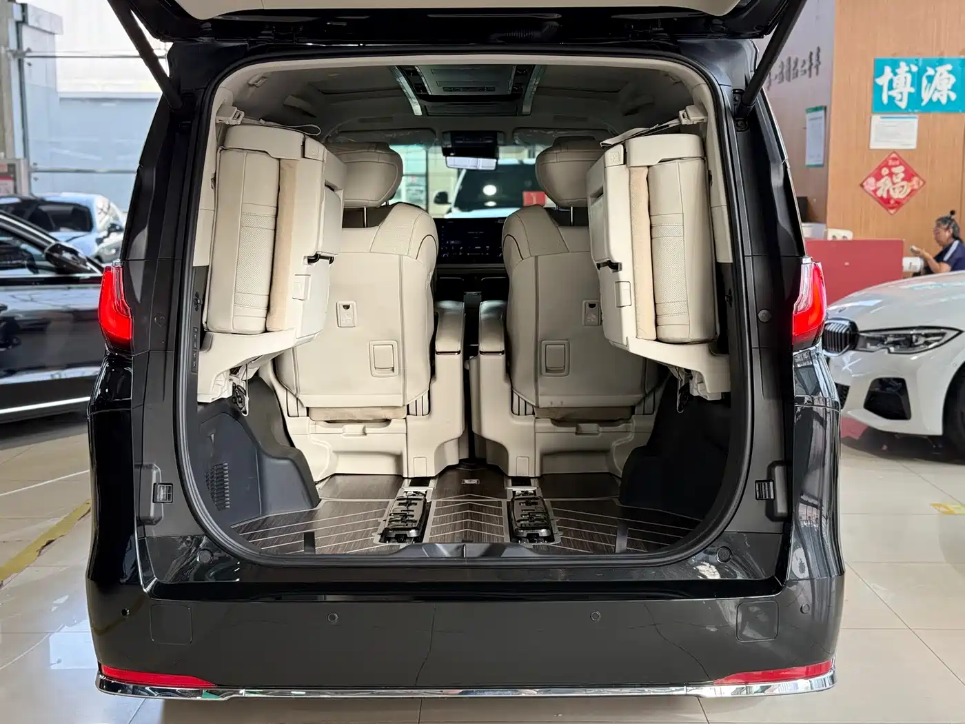 Lexus LM 2025 2023 500h 6-Seater Prestige Edition