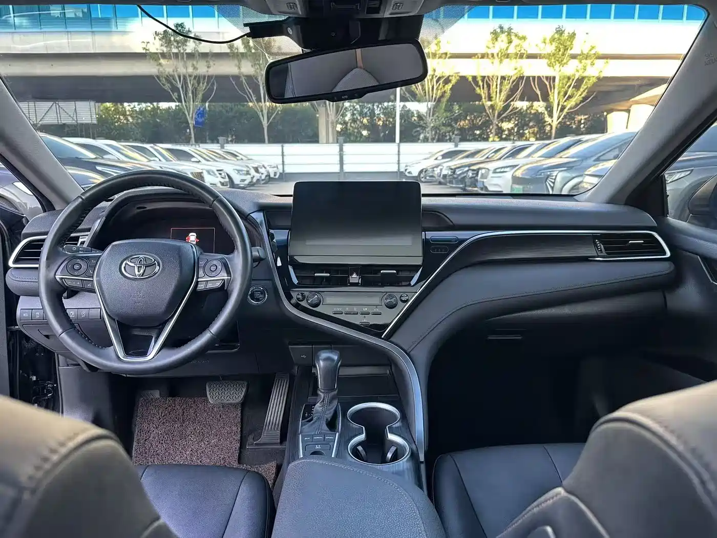 Фото 6 - Toyota Camry