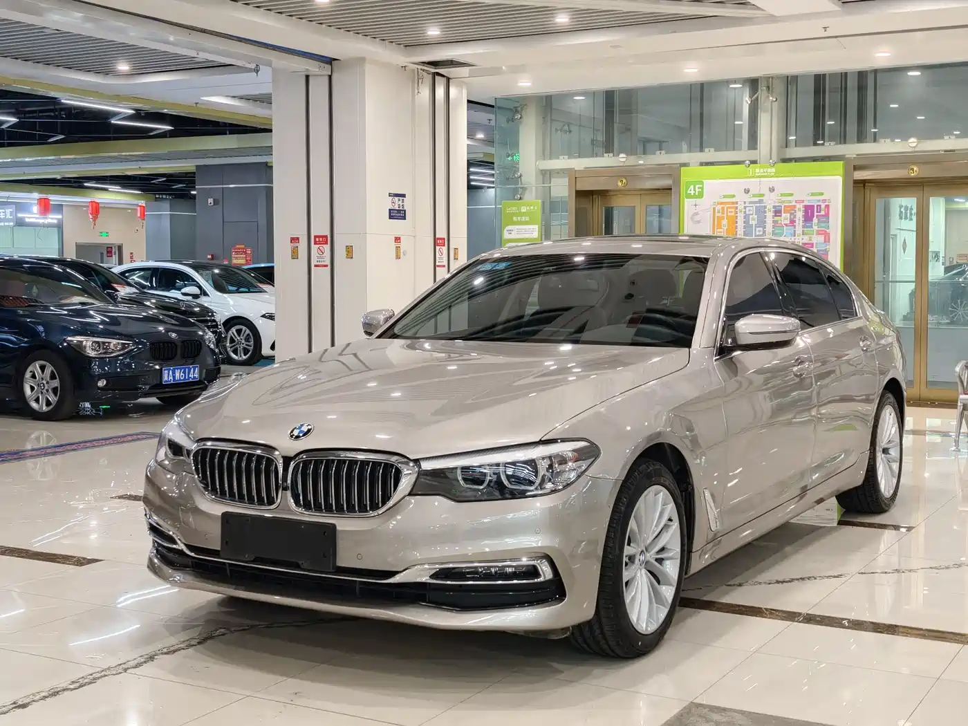 BMW 5 Series 2019 525Li Luxury Package