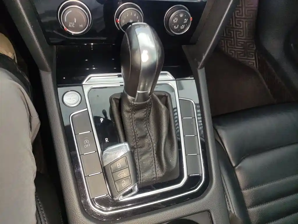 Volkswagen Magotan 2018 330TSI DSG Leading фото 14