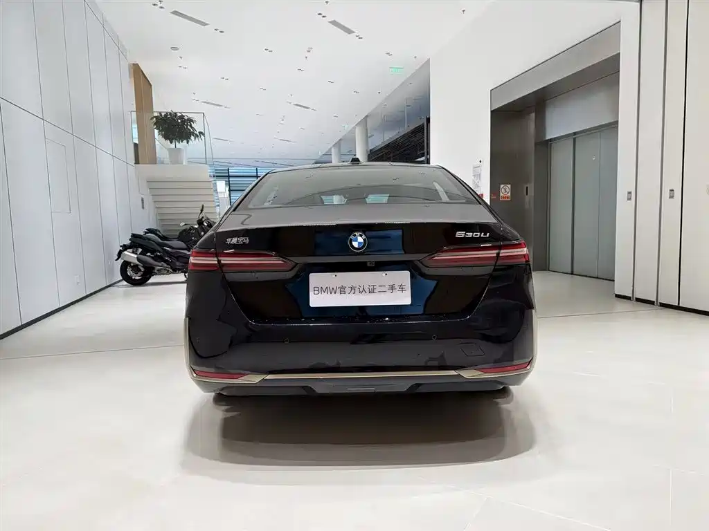 BMW 5 Series 2024 530Li Premium Luxury Package фото 6