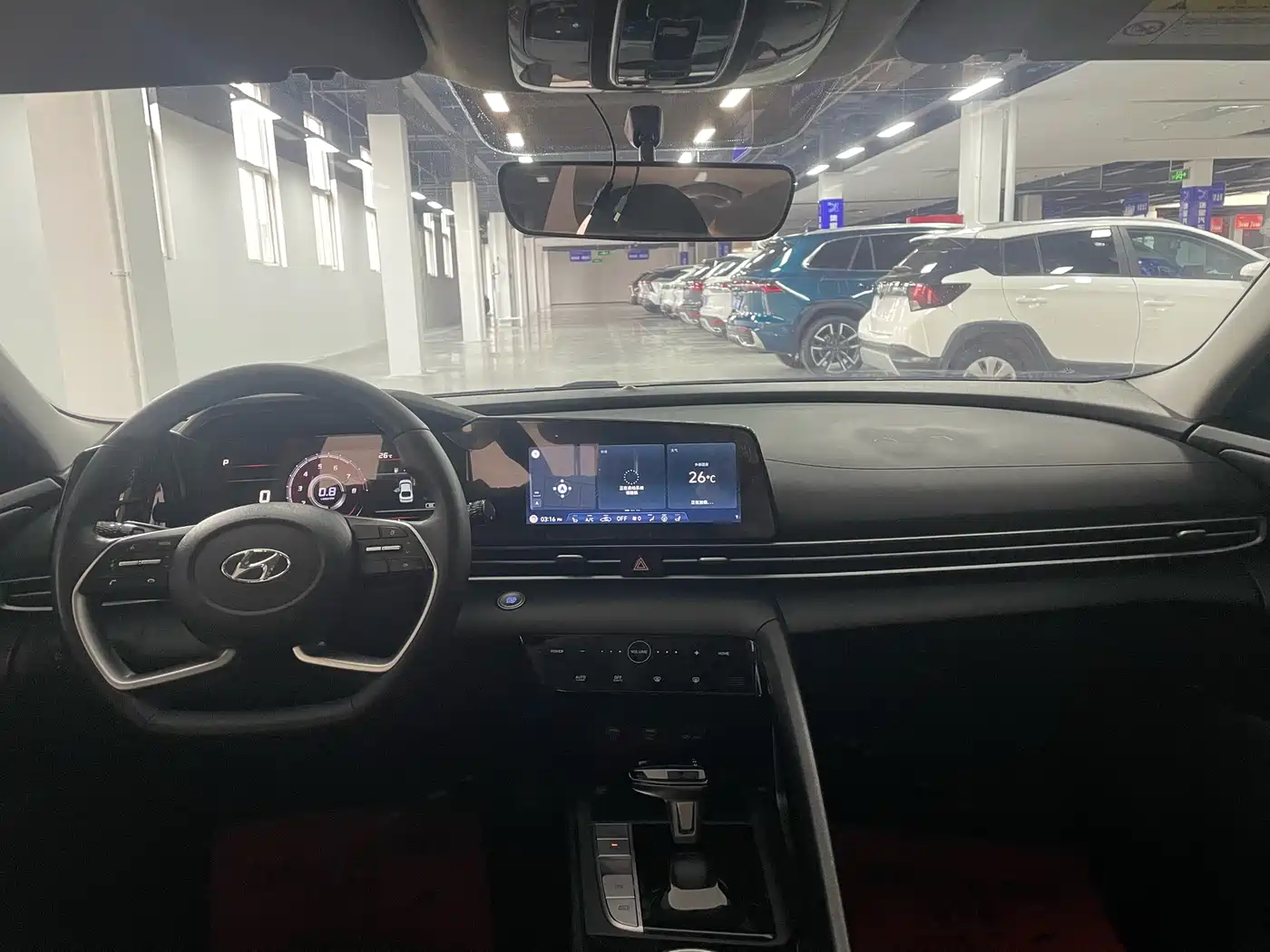 Hyundai Elantra 2022 1.5L CVT LUX Premium Edition фото 9