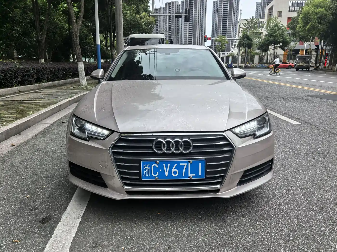 Фото 2 - Audi A4L