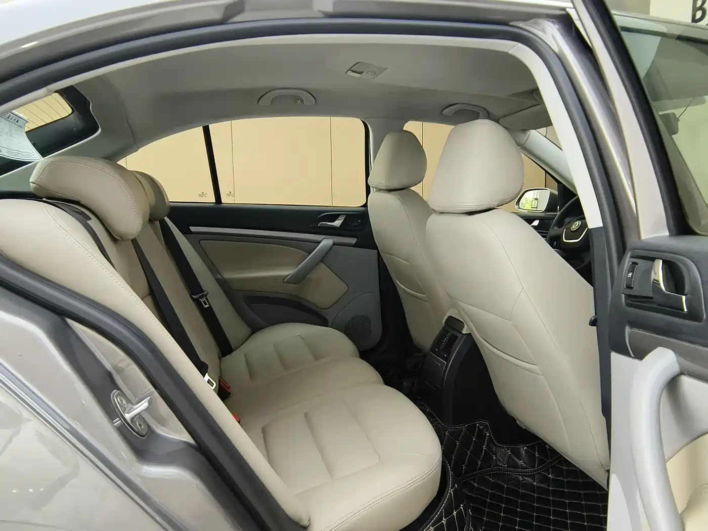 Škoda Octavia 2012 1.6L Automatic Yijie Edition фото 12