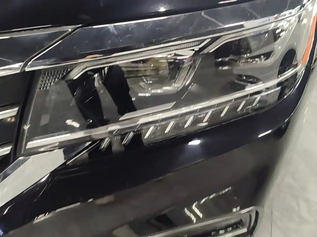 Volkswagen Passat 2019 330TSI Luxury Edition China VI фото 24