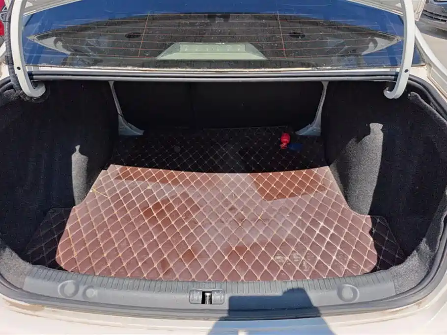 Volkswagen Lavida 2013 Facelift Classic 1.6L Automatic Comfort фото 4