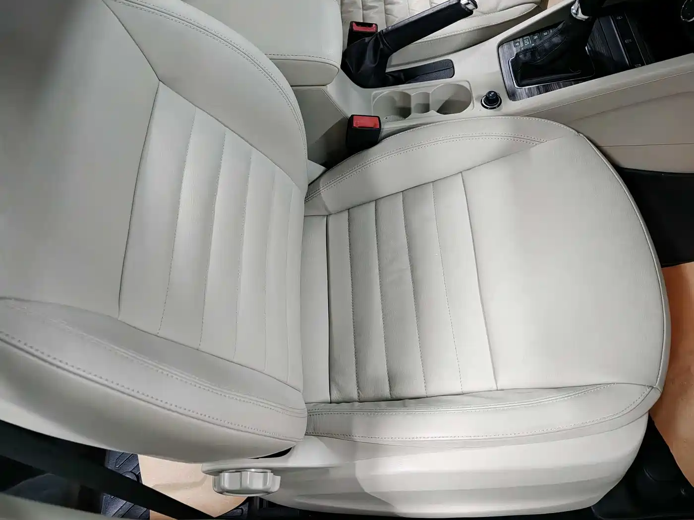 Škoda Octavia 2016 1.6L Automatic Smart Edition фото 12