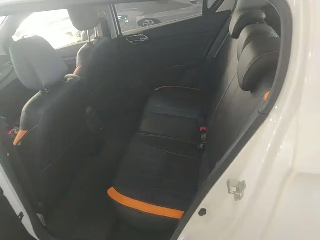 Baojun 310 2018 2017 1.5L Auto Luxury
