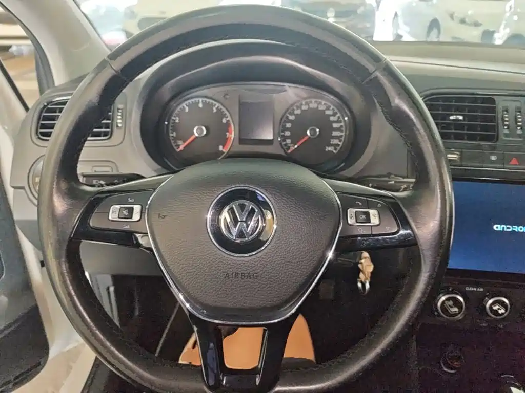 Фото 11 - Volkswagen Polo