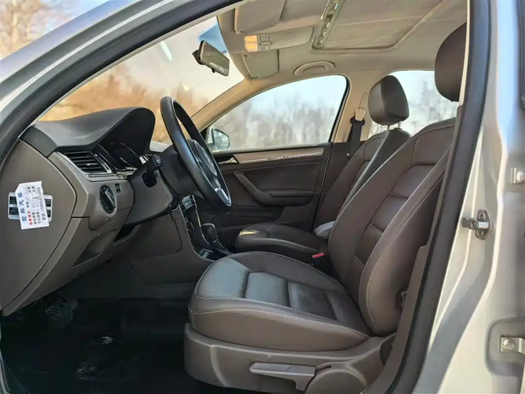 Volkswagen Bora 2014 1.6L Automatic Comfort Edition фото 12