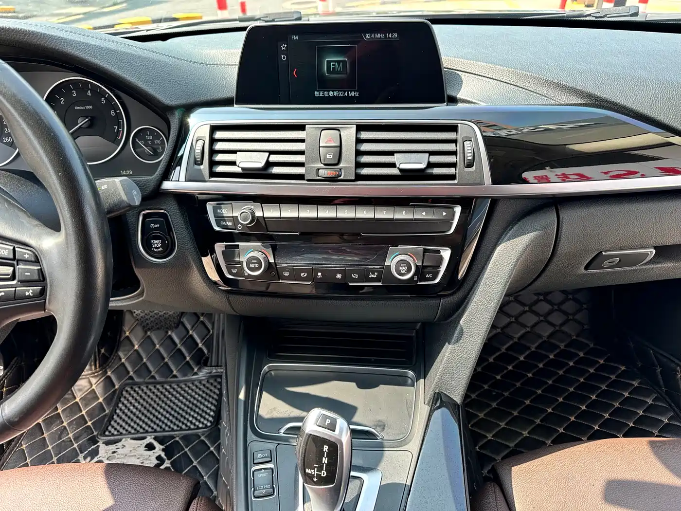 BMW 3 Series 2018 318Li фото 15