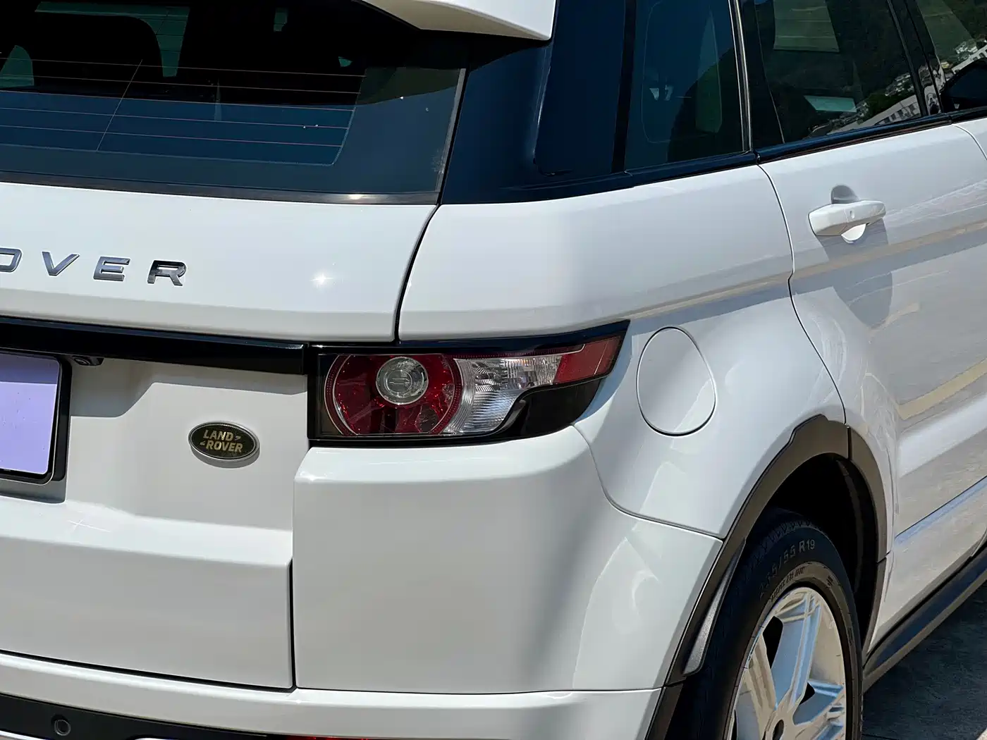 Land Rover Range Rover Evoque 2015 2.0T 5-Door Dynamic Edition фото 8