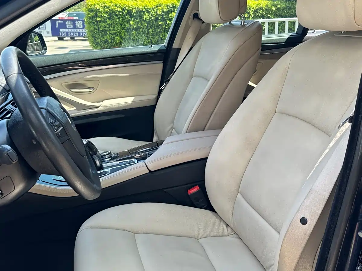 BMW 5 Series (Import) 2012 530i Leading Touring Edition фото 12