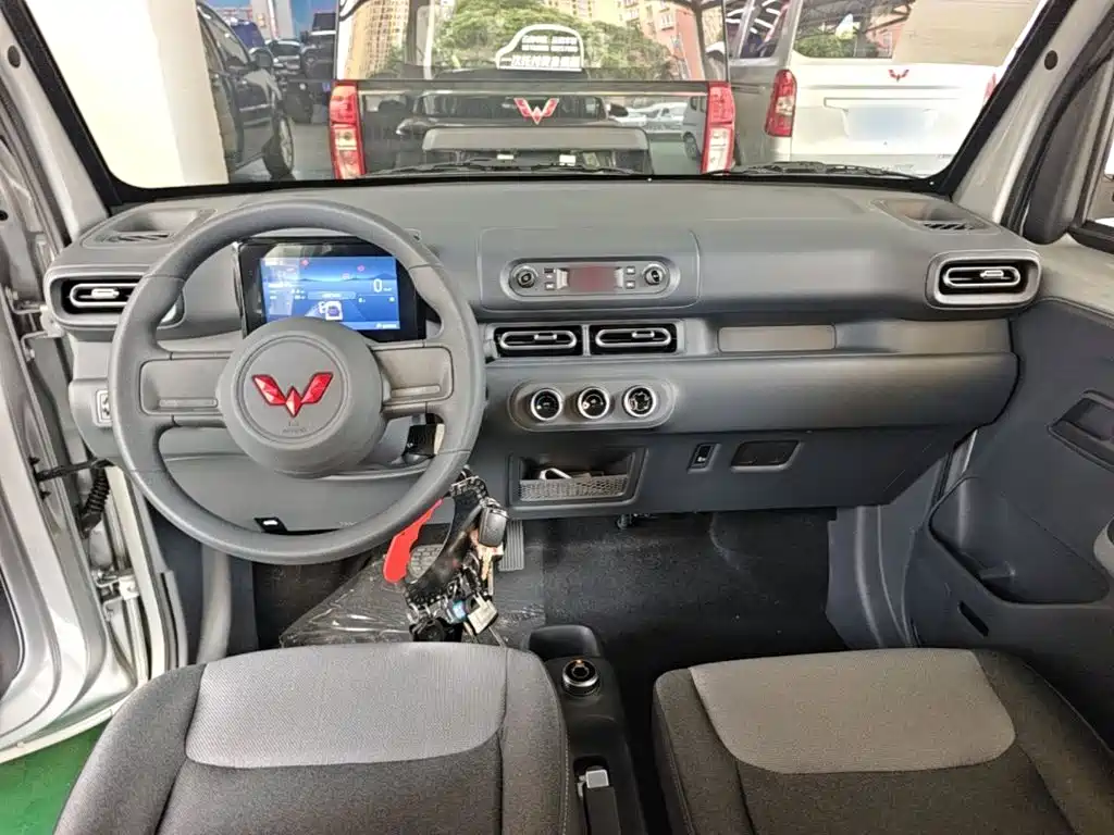Wuling Motors Wuling Zhiguang NEV 2026 2025 Model 305km Base Version