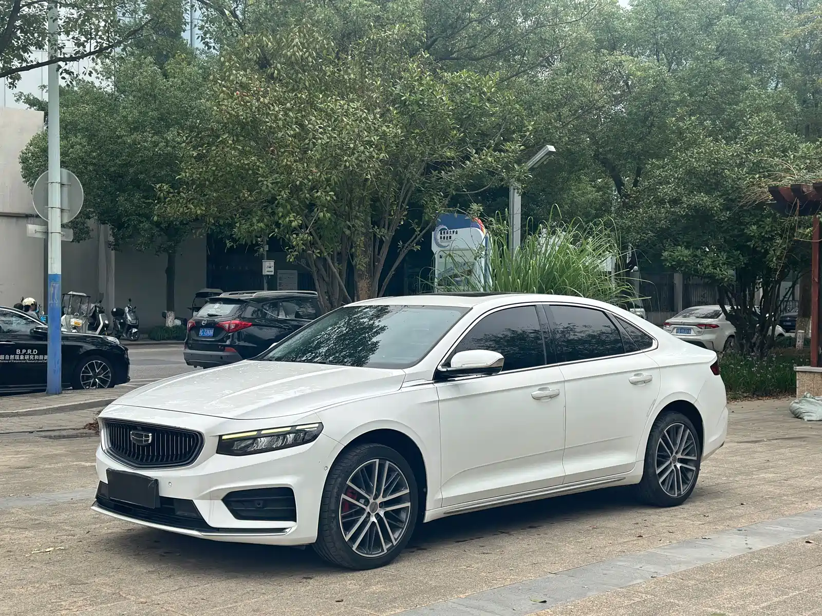 Фото 1 - Geely Preface