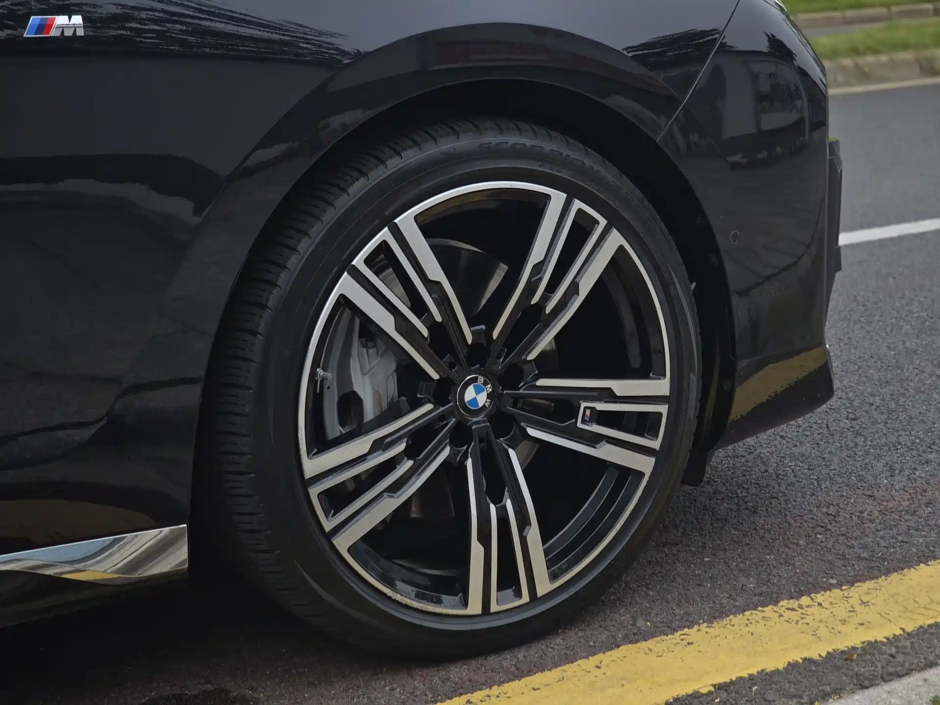 Фото 16 - BMW 7 Series
