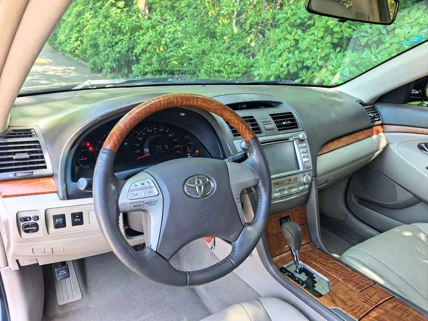 Toyota Camry 2011 240G Luxury Anniversary Edition фото 8