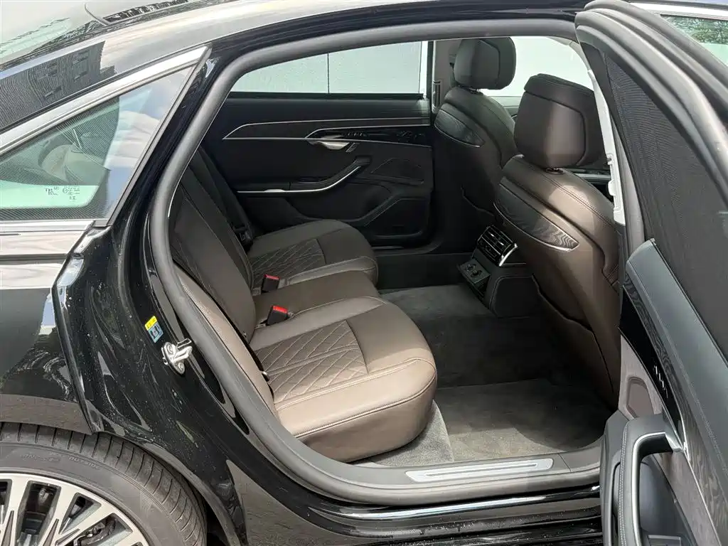 Audi A8 2025 A8L 50 TFSI quattro Exclusive Selection фото 18