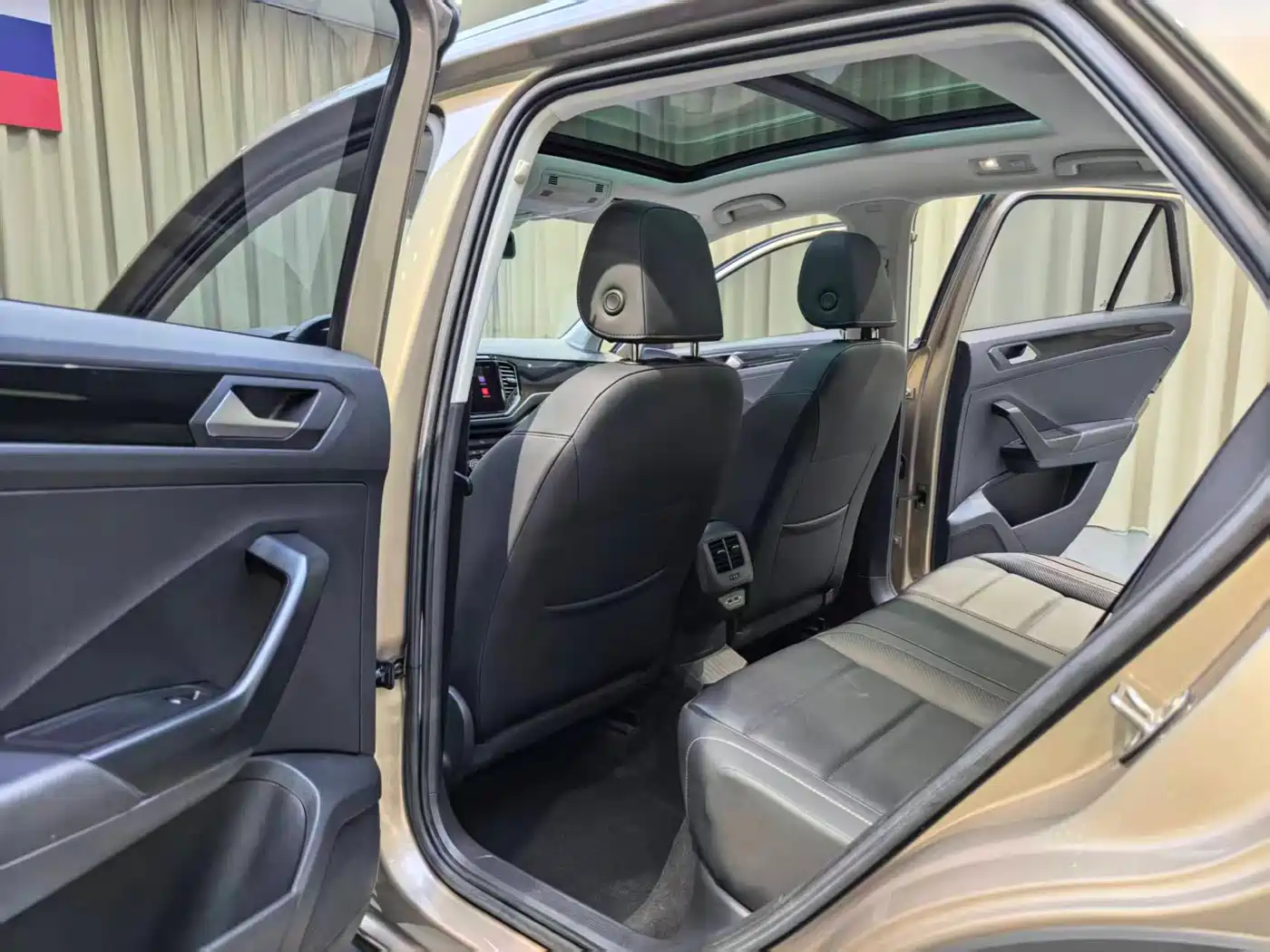Volkswagen T-ROC 2022 280TSI DSG 2WD Comfort PLUS фото 9