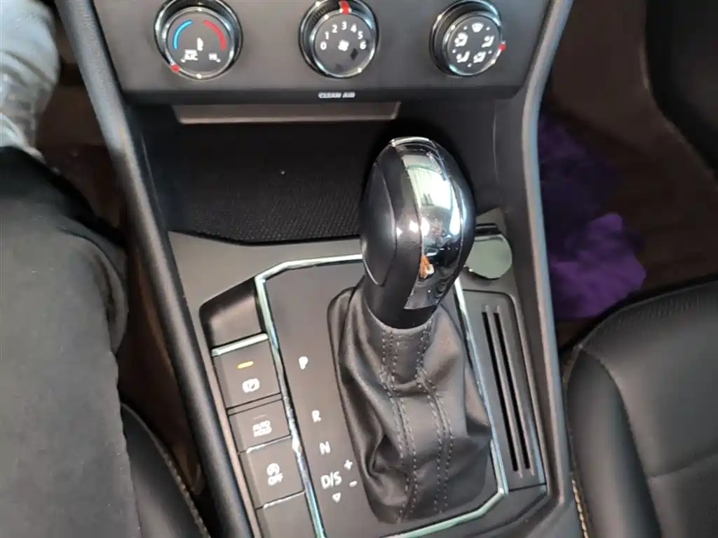 Volkswagen Lavida 2022 1.5L Auto Comfort Edition фото 14