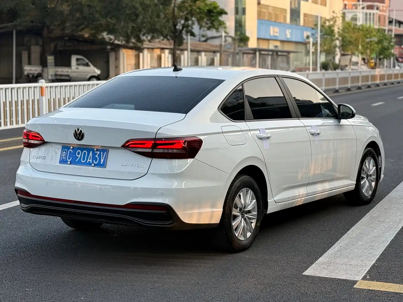 Volkswagen Lavida 2023 Facelift 1.5L Auto Comfort Edition фото 8