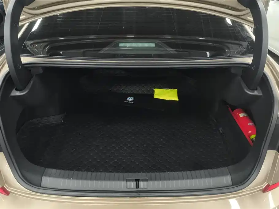 Volkswagen Passat 2022 380TSI Luxury Edition фото 4