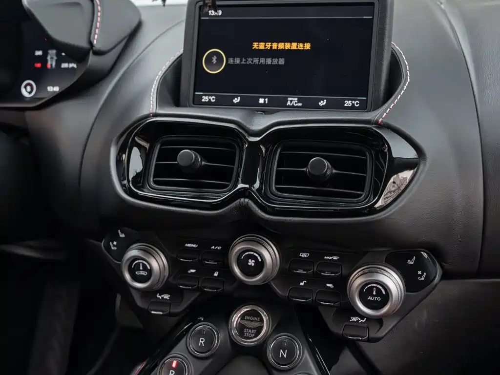 Aston Martin V8 Vantage 2019 2018 4.0T V8 Coupe