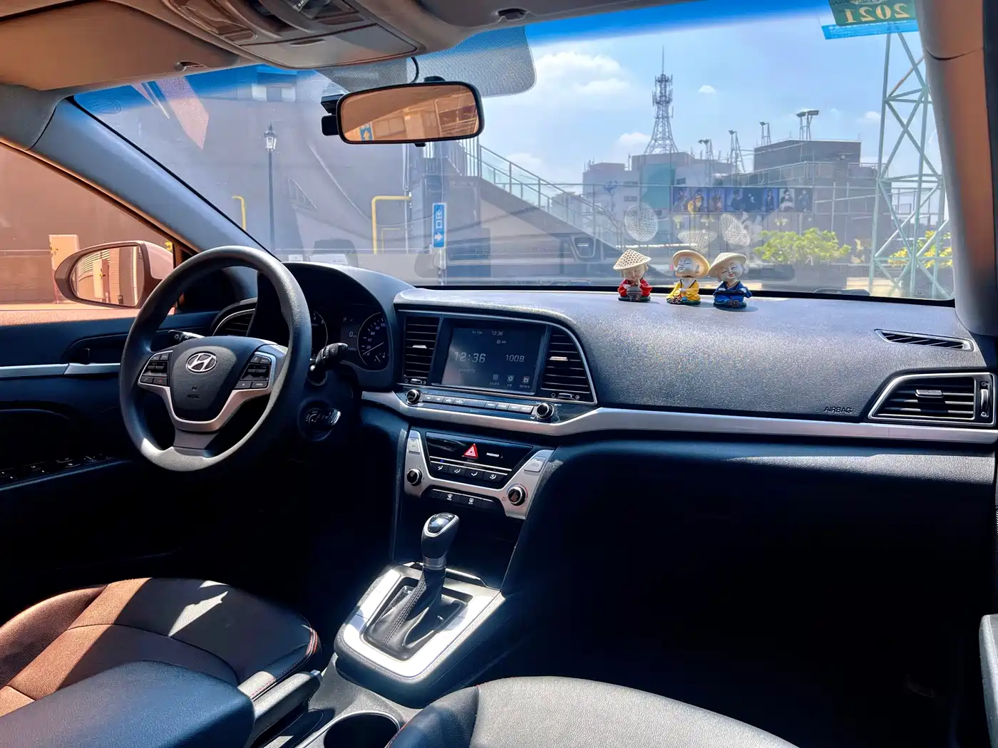 Hyundai Elantra 2018 1.6L Automatic 15th Anniversary Special Edition фото 5