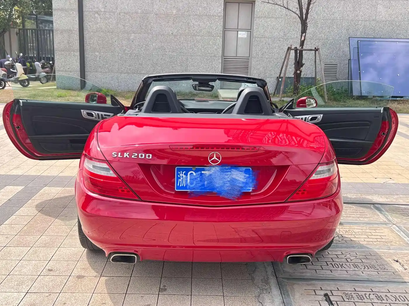 Mercedes-Benz SLK-Class 2015 SLK 200 Carbon Fiber Limited Edition фото 13