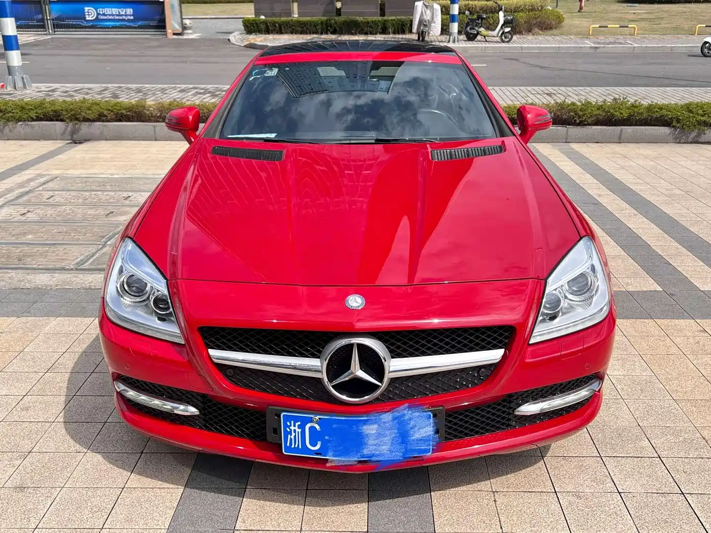 Mercedes-Benz SLK-Class 2015 SLK 200 Carbon Fiber Limited Edition фото 2